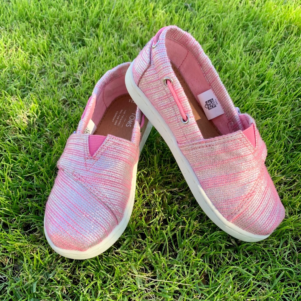 🎀 TOMS slip on girl’s shoe🎀